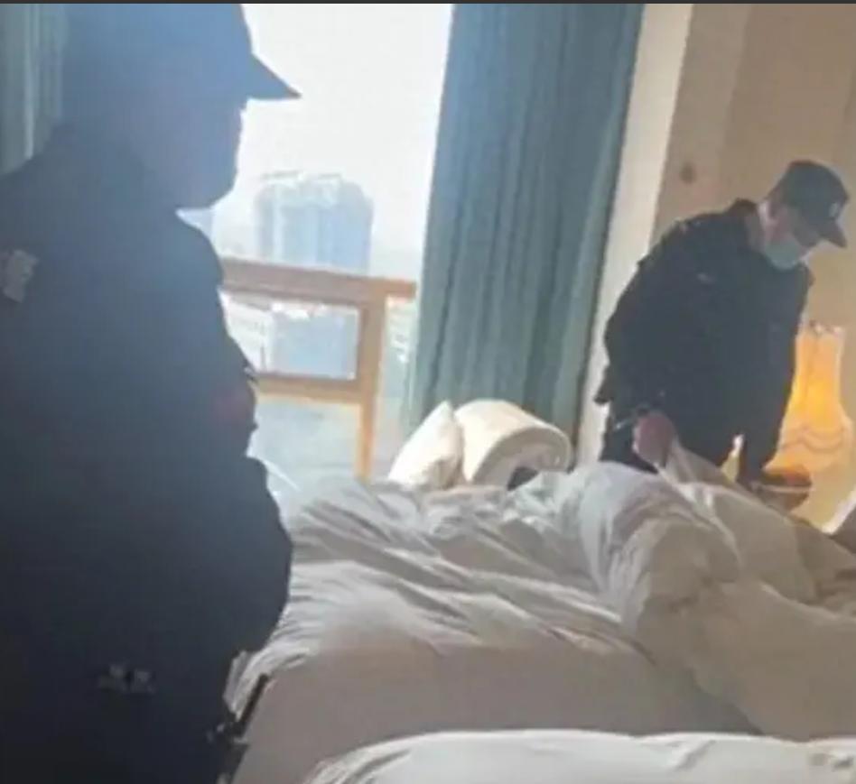 深夜奇遇：一场误会引发的社会反思
在春风和煦的3月8日，一个寻常而又略带不凡的夜
