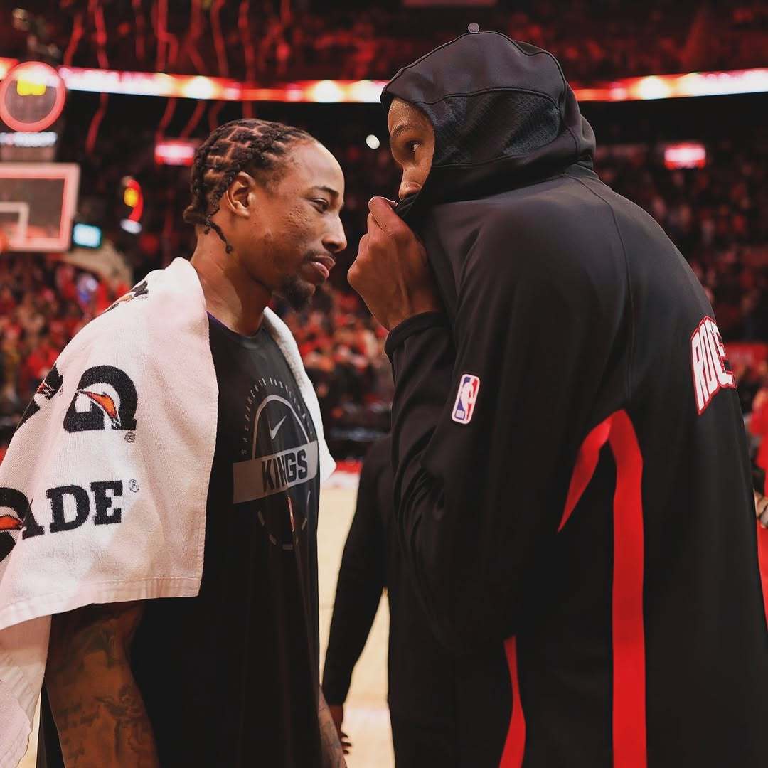 杜兰特 x 德罗赞搁这说啥悄悄话呢