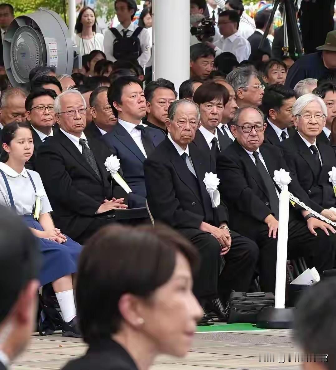 8月15日是日本战败投降日。今天日本首相高市早苗向靖国神社供奉祭祀费，还有个别内
