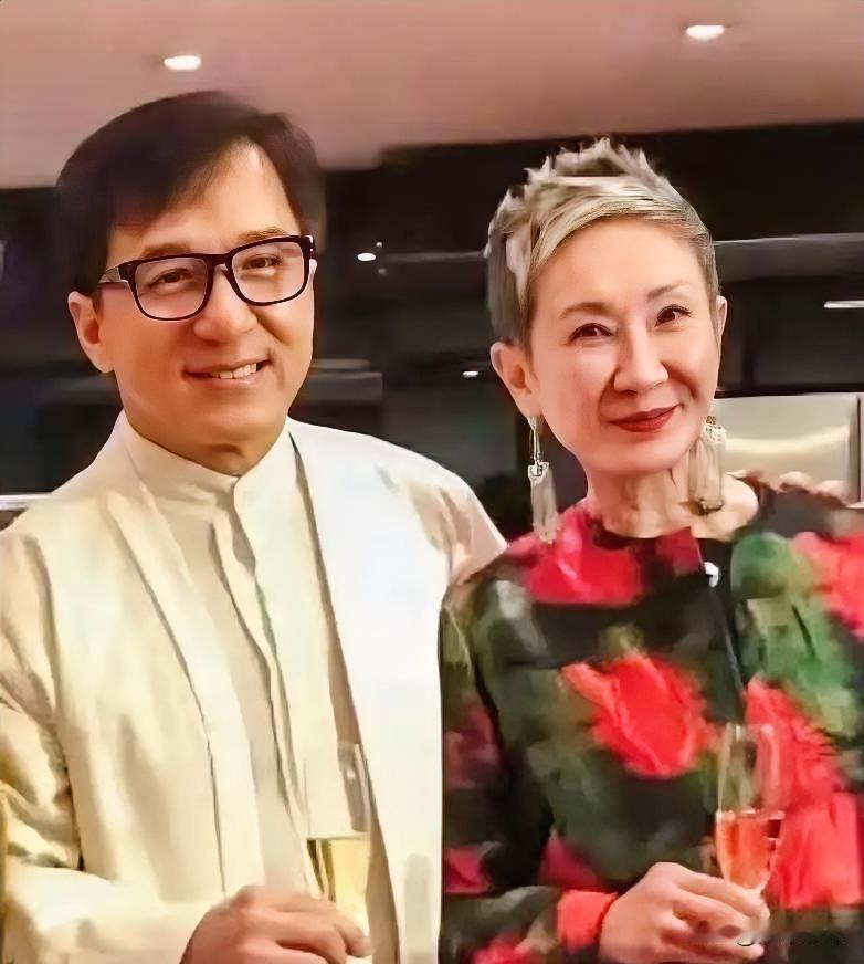 成龙，深夜悲痛发文！
7月14日凌晨00:31分，成龙突然在社交平台发文，字里行