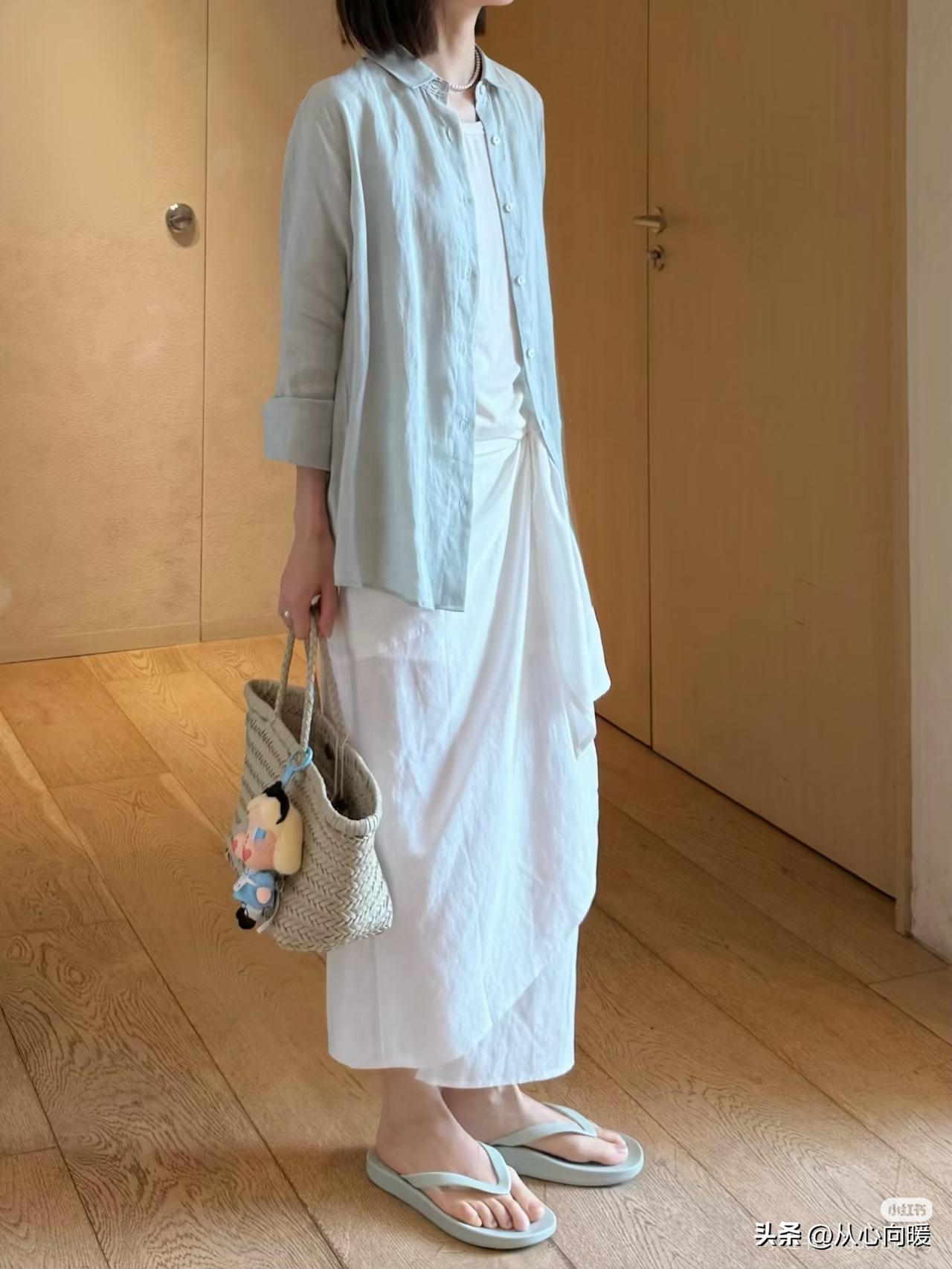 清爽一夏🍃今天穿MUJI衬衫和亚麻裙🩴🍉
夏天的舒服 亚麻 人字拖
广东夏