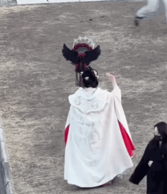 虞书欣带着云初来支持晓明哥啦！包场数字还是晓明哥的生日，友谊长久！记得之后多多支