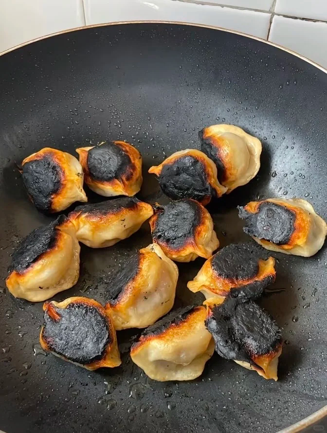 放心，一个都跑不了，每个人一个饺子 