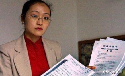 1999年，中国前首富牟其中坐着奥迪上班，途中被捕，一同被捕的还有他的小姨子夏宗