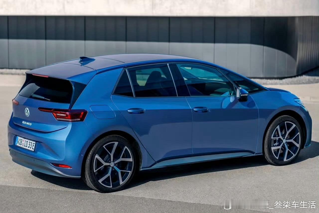 新款大众ID.3来啦！这个设计很漂亮，很有“钢炮范”，贯穿式日行灯是亮点，内饰设