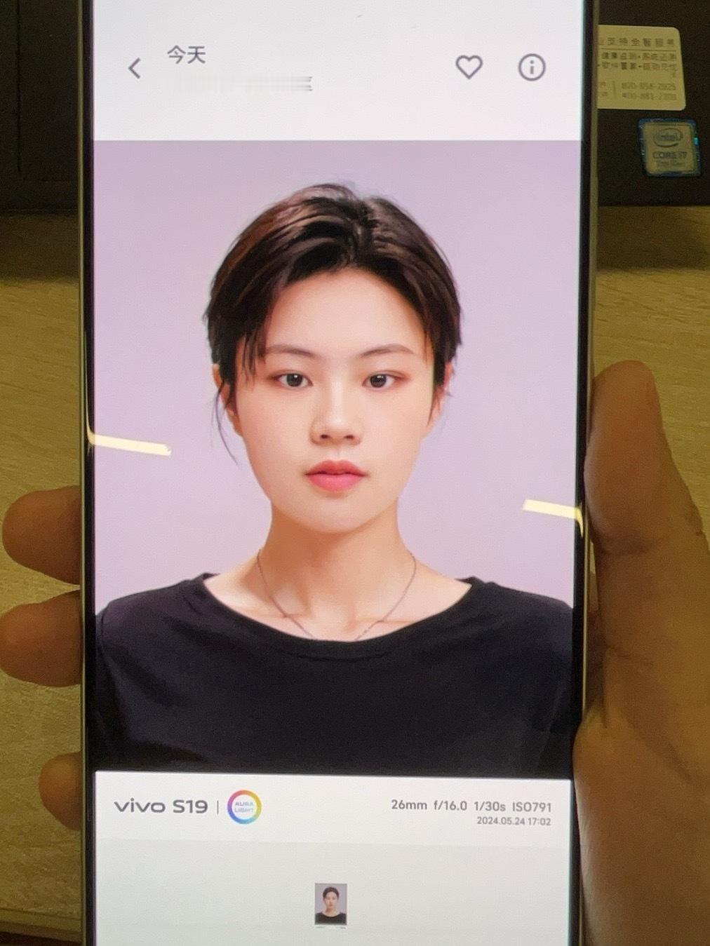 不就是女装嘛 AI一下总能有的虽然没有原片了 当时用vivo S19试了一下还是