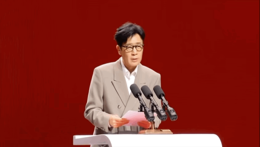 于和伟 塑造人物是演员的天职 从跑龙套时怀疑“自己是不是上戏的”，到如今说“我不