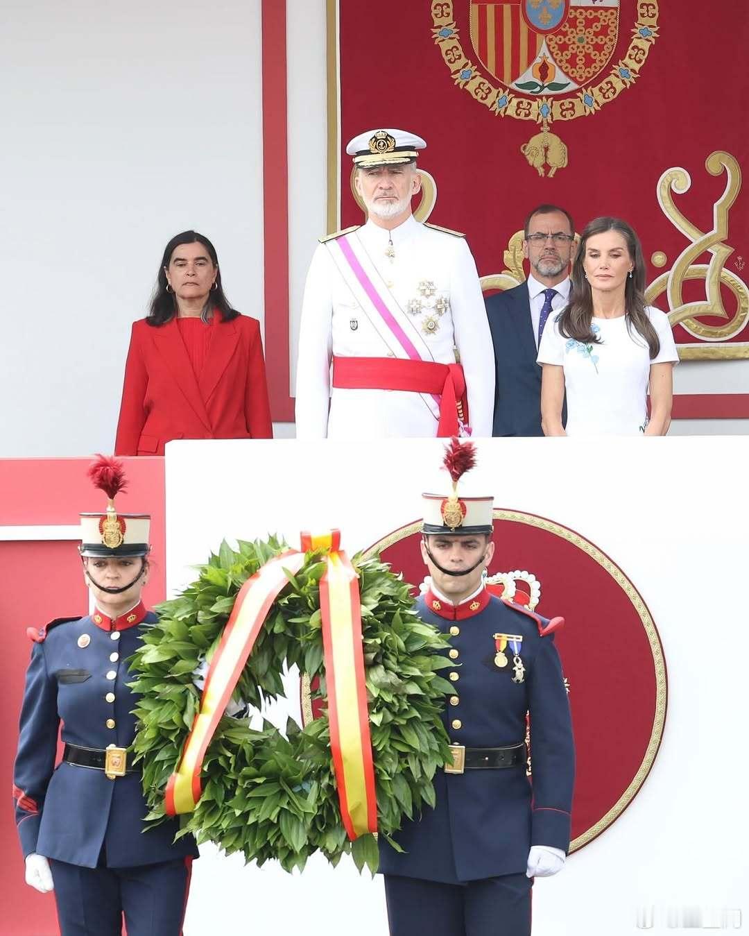 西班牙王室 🇪🇸6月7日，费利佩国王和莱蒂齐亚王后出席每年一度的武装日阅兵活