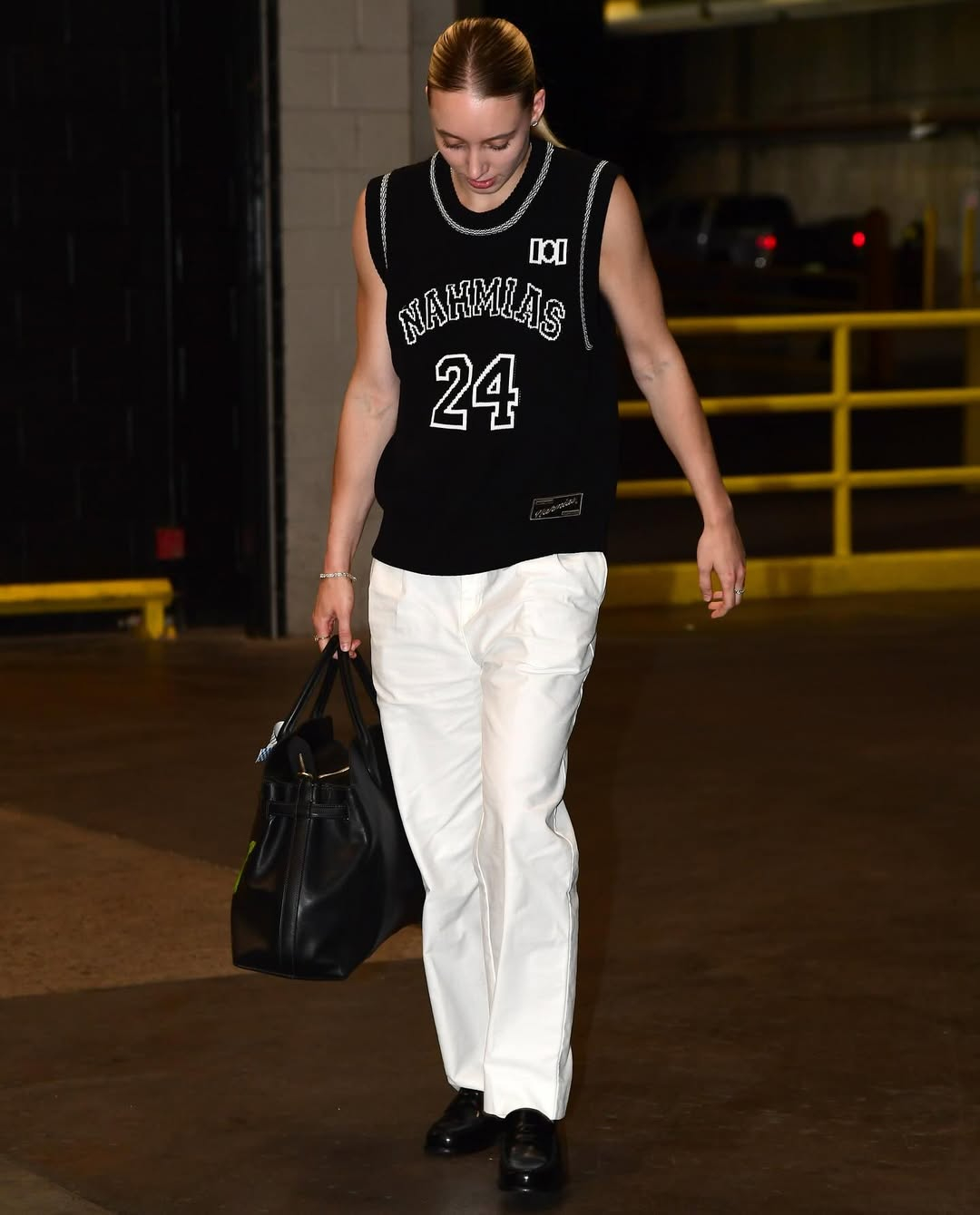 WNBA状元佩奇晒照😍NBA众多单身汉点赞：布克、普尔、雷霆三人~ WNBA新