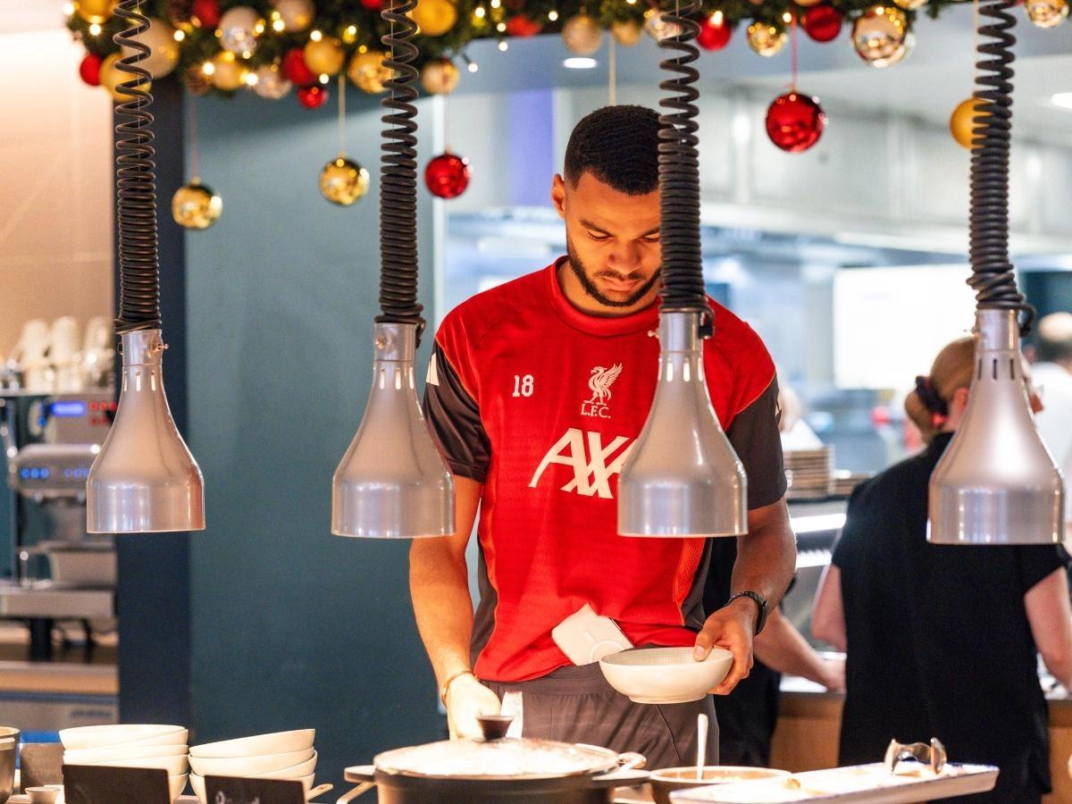 天空体育：切尔西已就明年 1 月引进塞梅尼奥事宜进行了咨询，目前正在研究潜在交易