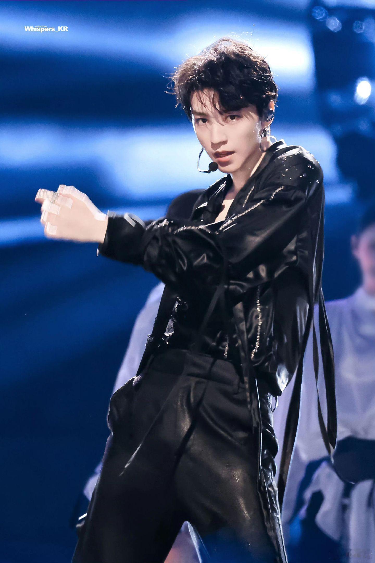 王俊凯湿身就这个王俊凯爽！！！ 