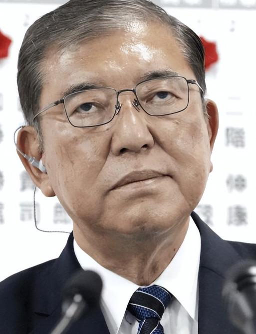 中国9.3阅兵在即，日本却决定打破惯例，首相石破茂做了一件他前任们30年来都不敢