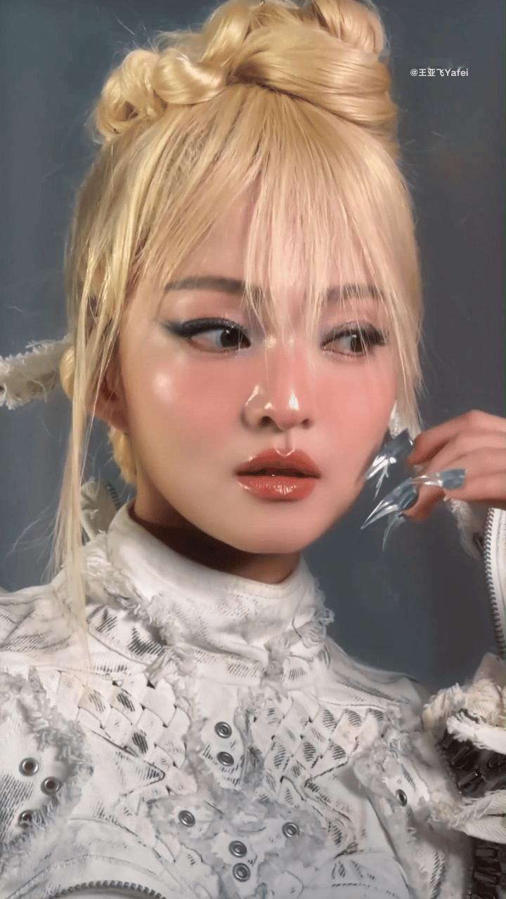  救命！王亚飞老师的手真的有魔法，这个妆造直接封神！王亚飞给张韶涵化的银翼战姬妆