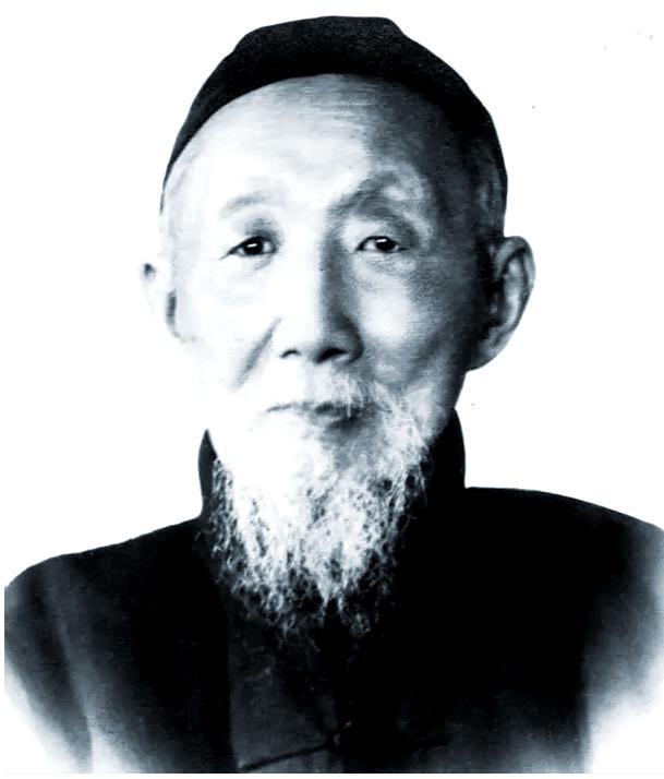 1939年，越南谅山一间破屋里，一位百岁老人临终前说了一句话：“我是一条狗，叫了
