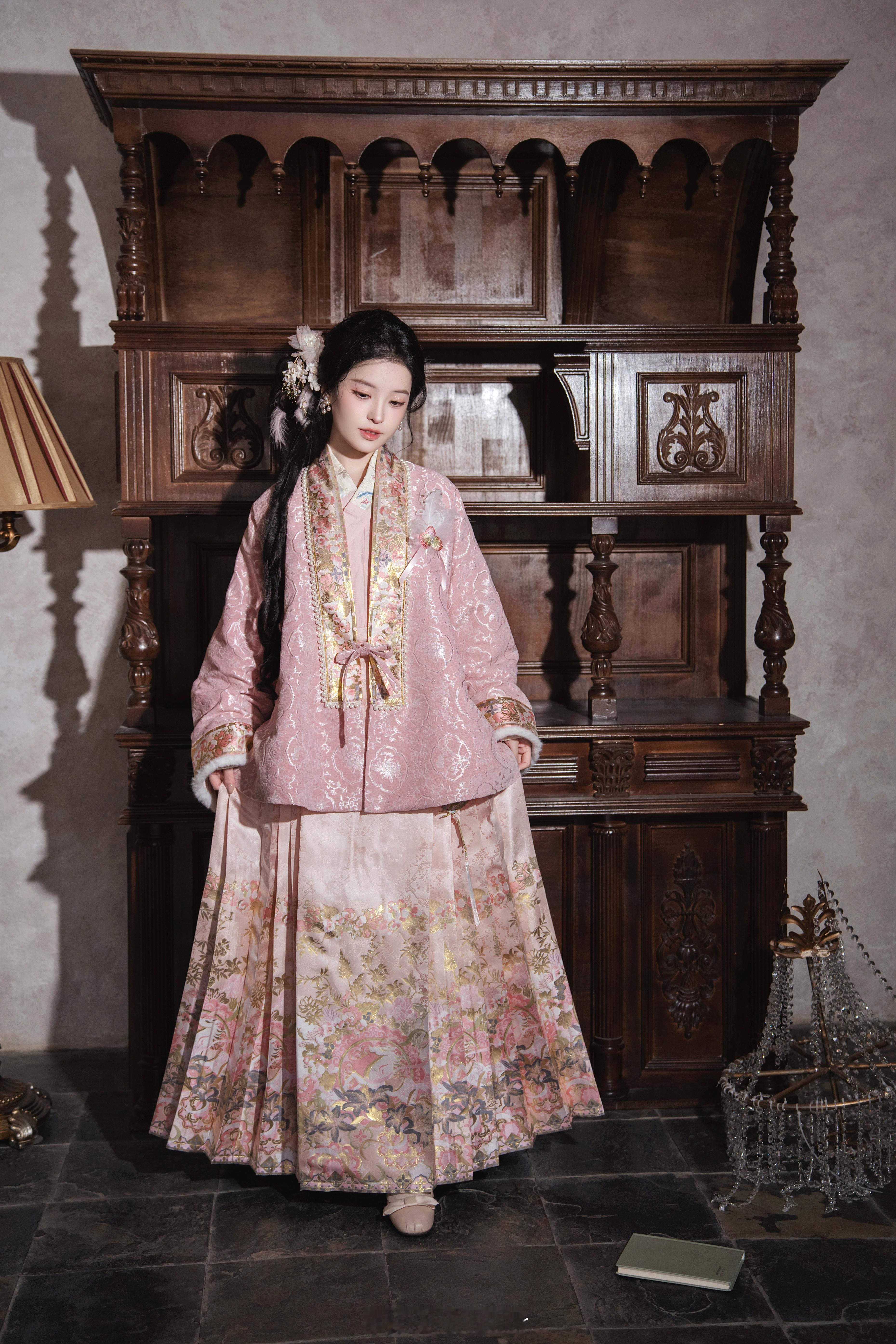 ❄️晴雪飞羽🪶🧚♀️：晗晗👗：观水原创