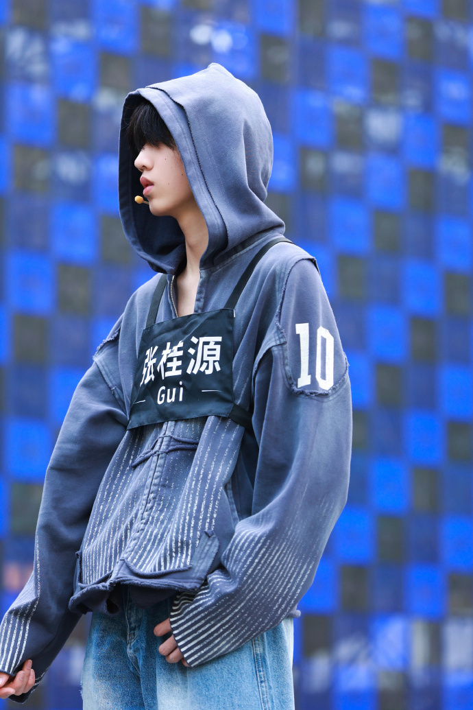 TF家族彩排照TF家族四代新音彩排照🈶官俊臣 张桂源 张函瑞 王橹杰 李嘉森 