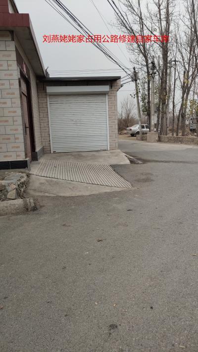 村民占用村里的集体资产，时间非常久。派出所不会因为这样的问题拘留人的，连处罚都不