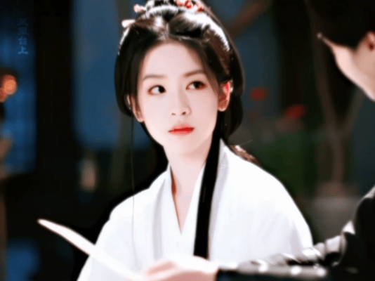 反差感太上头！看似娇憨，实则心怀深仇，越追越着迷～ 