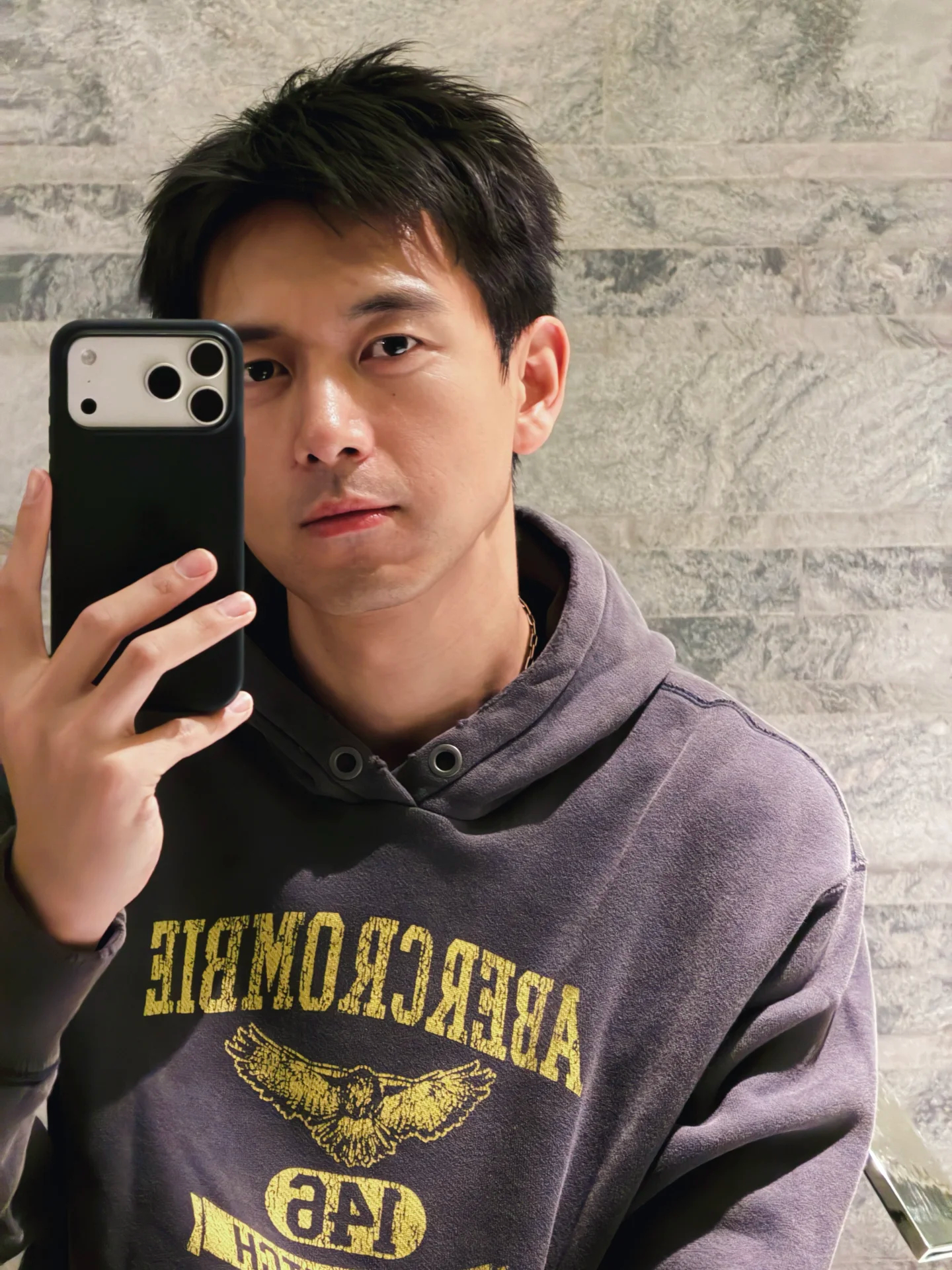 李现的ing 当你以为是很正常的自拍帖就会措不及防被抽象到 