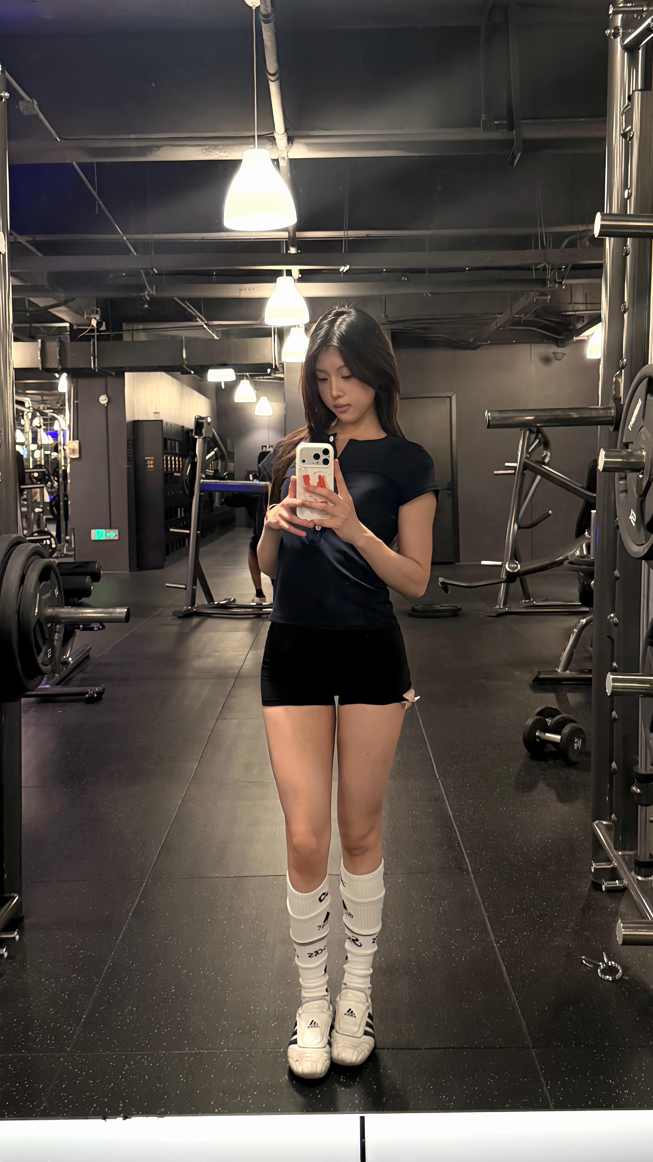 网上说说就算了 现实中谁不想急头白脸的来健身房拍一顿