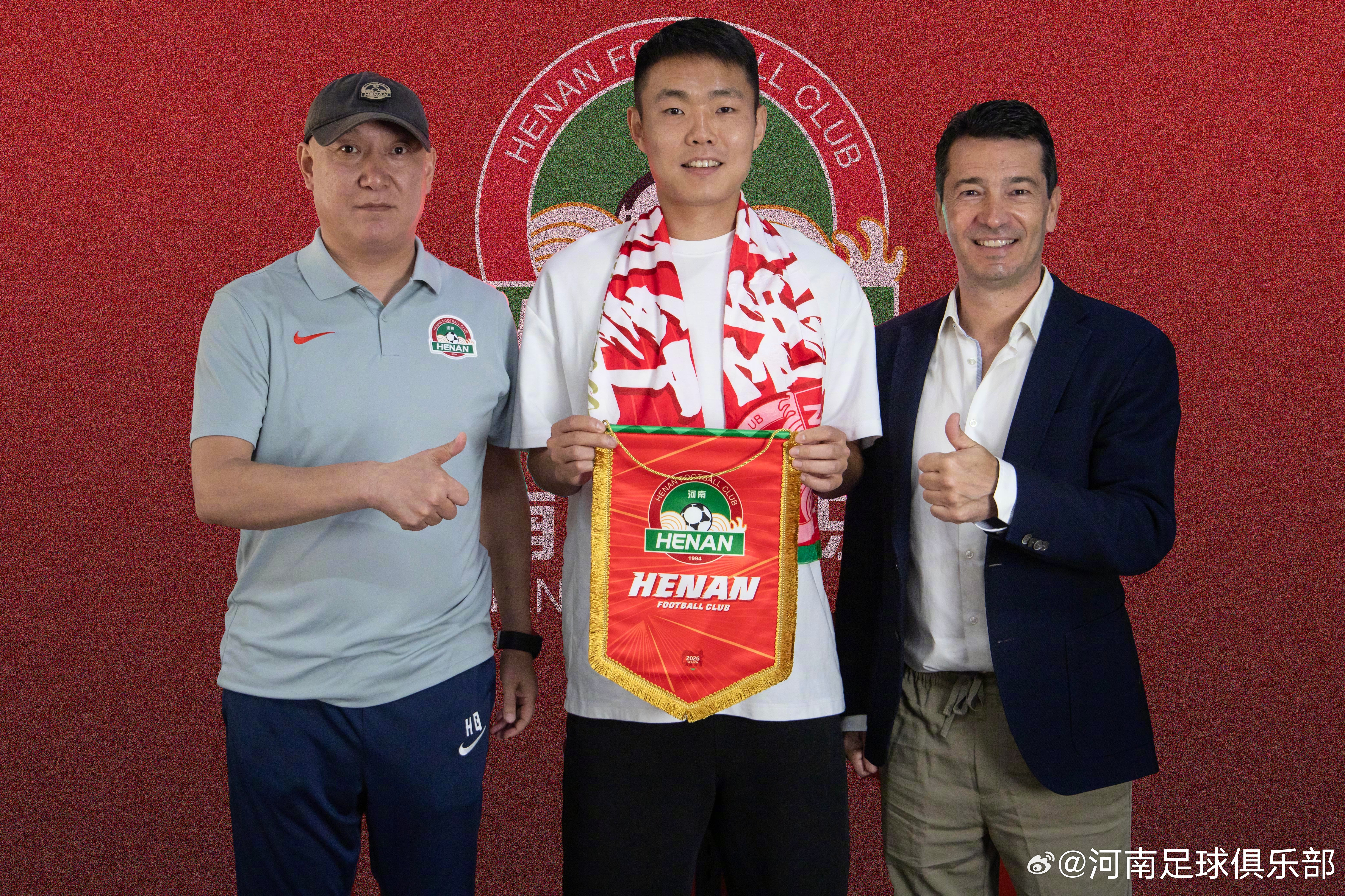 河南队 关于球员王上源的续约公告经俱乐部与球员友好协商，即日起，河南足球俱乐部与