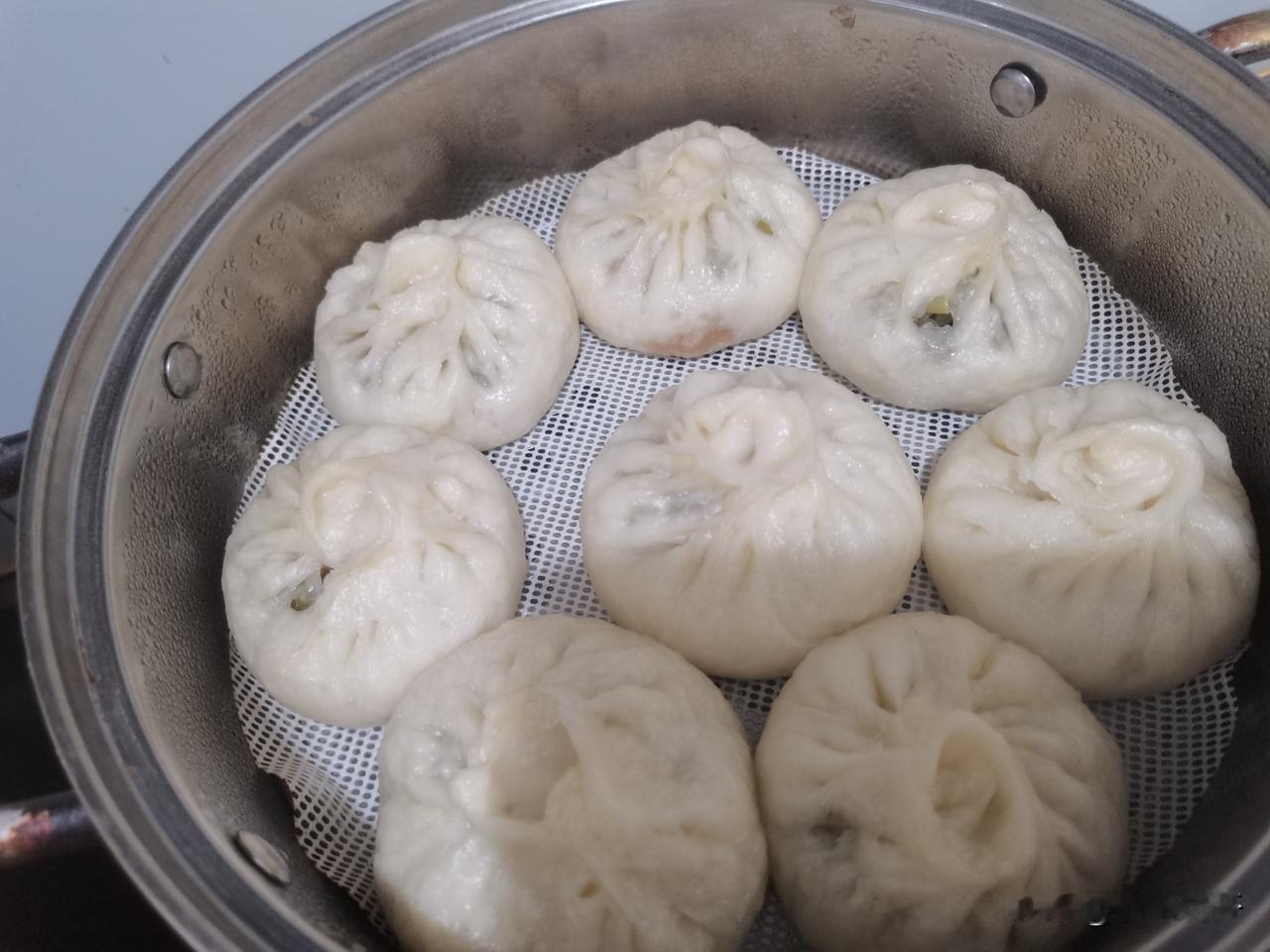 存钱存钱
过完今天，
明天开始存钱了
今天五一假期最后一天
带孩子搓了一顿好吃滴