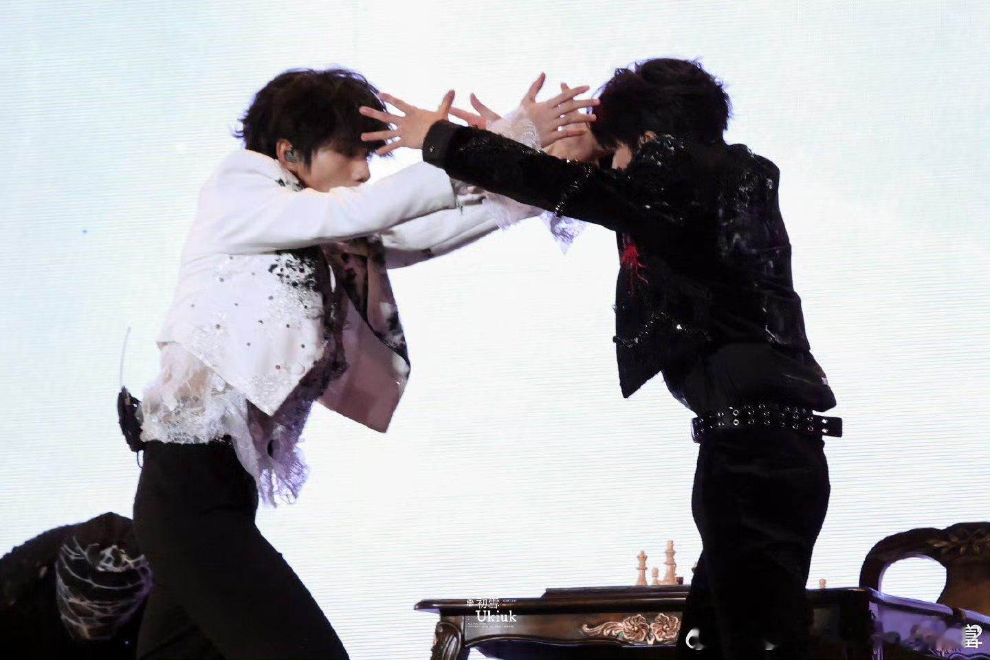 橹穆就这样轻松拿下楼里第一个爆了的双人词条！橹穆双人舞台