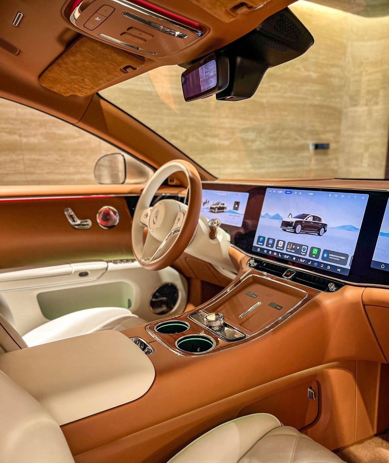 随手拍都是质感暴击！.
内饰质感直接上头！手机随手咔几张，这光影细节绝了～谁说豪