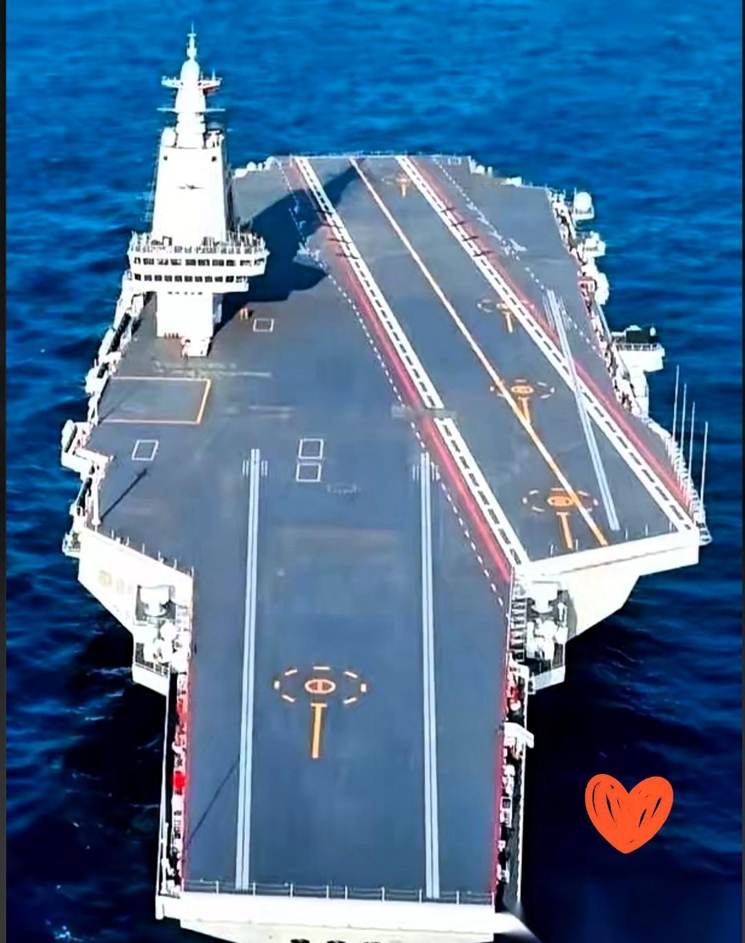 咱们的三艘航母——辽宁舰、山东舰和福建舰，都是“临时工”。辽宁舰是扫盲班老师，教