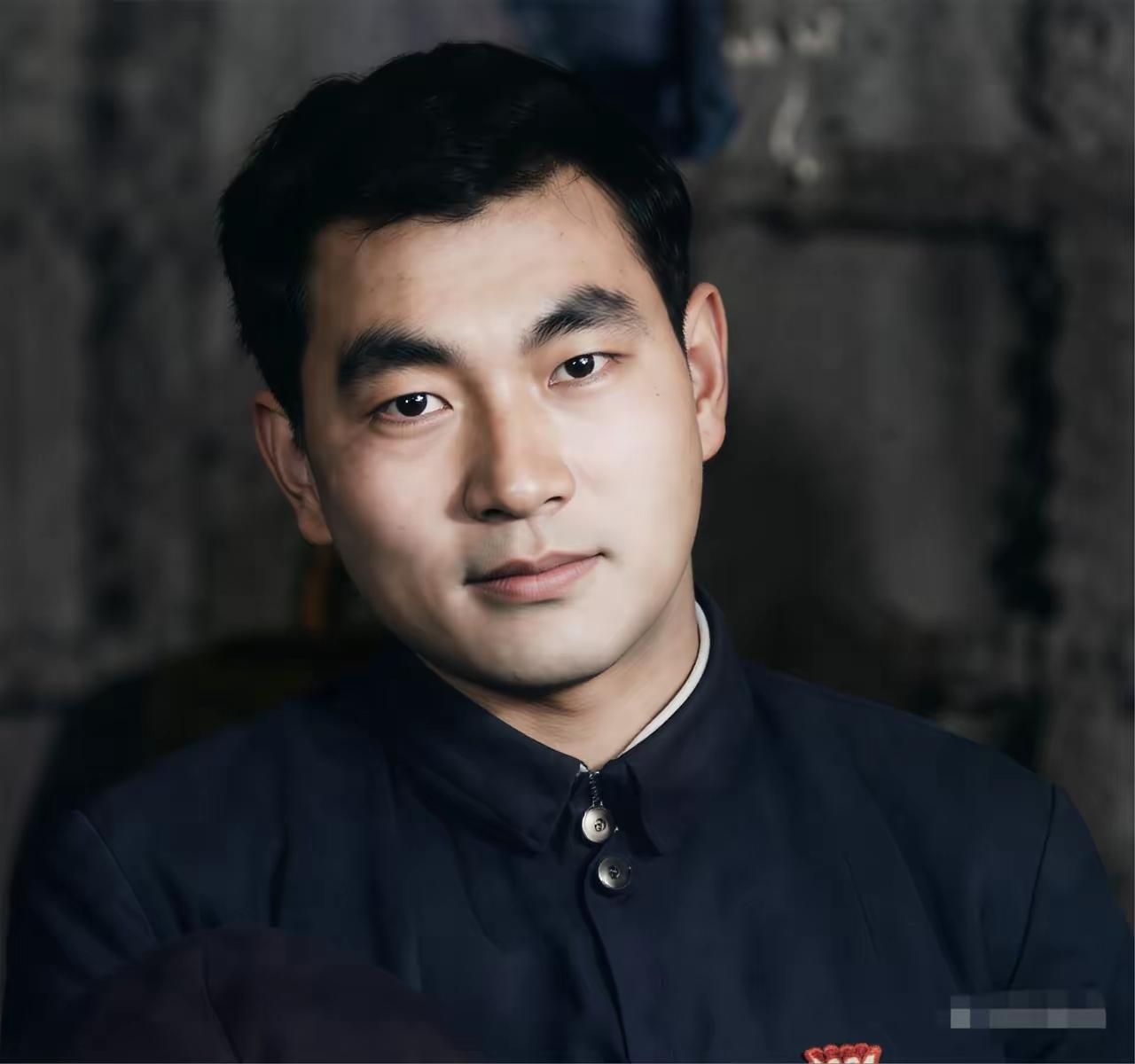 雷厉敢破千重障，气正能清万仞霜。