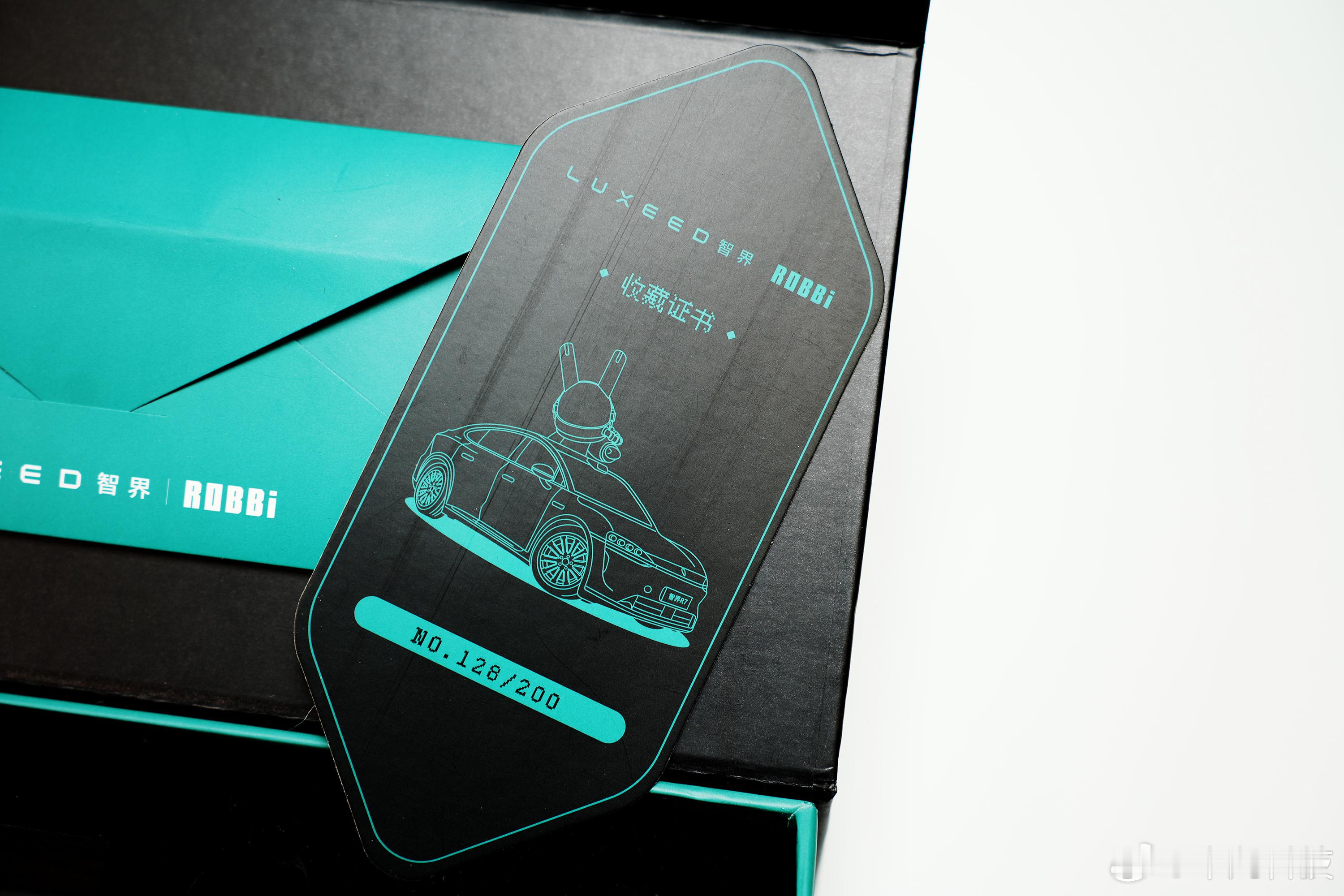 智界大有可玩嘿嘿，收到了智界&ROBBi联名礼盒啦，里面居然有三个ROBBi小公