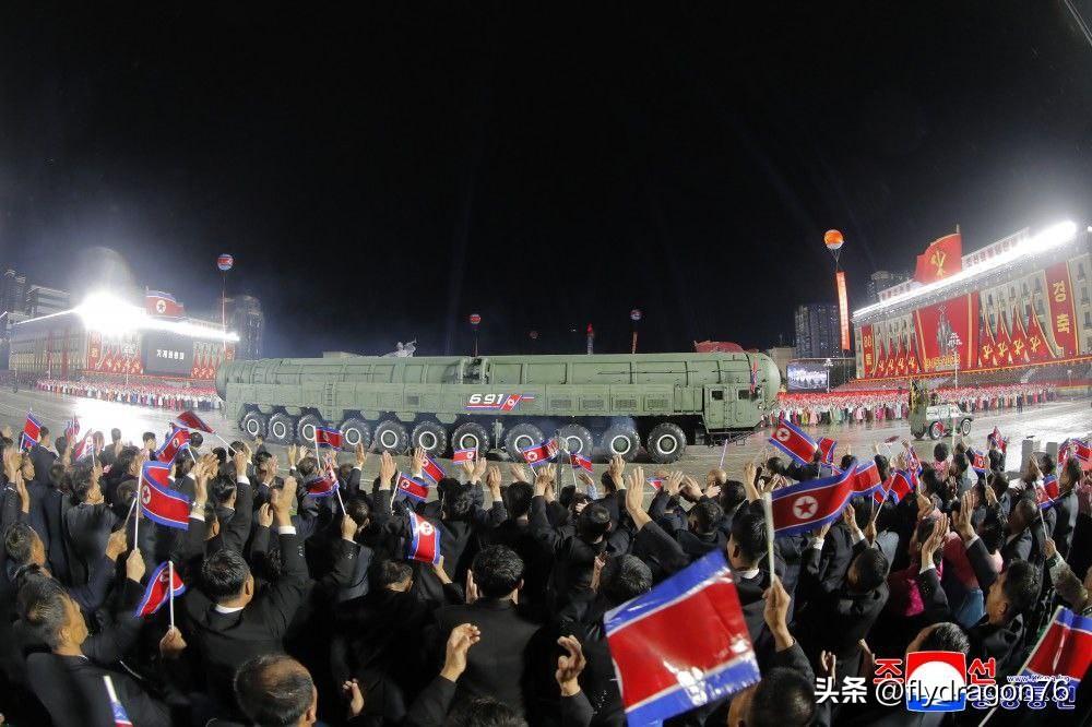 🇰🇵新型“火星浦-20”战略导弹系统及其搭载的“火星-20”洲际弹道导弹。