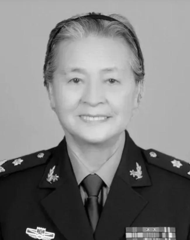 你敢信吗？一个47岁的女医生，让人把自己一口好牙全拔了，就为了能专心搞研究,这事