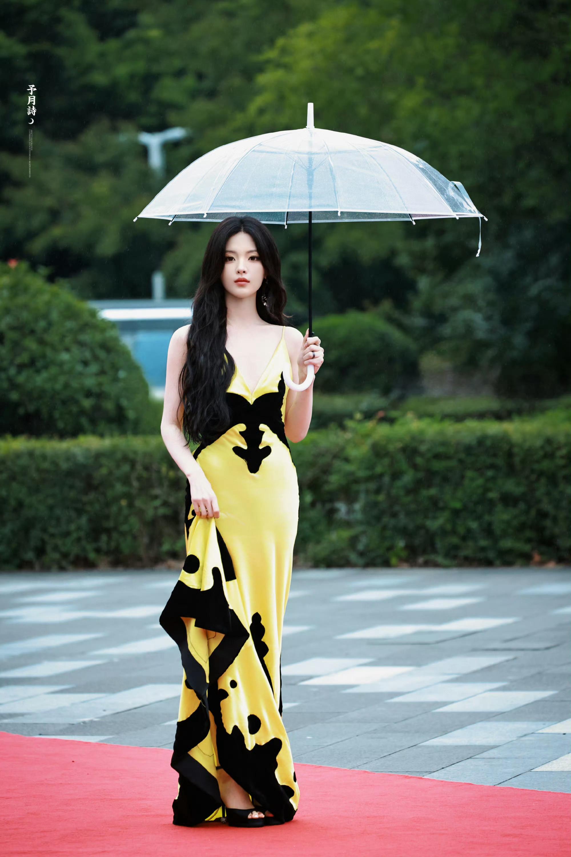 杨超越 ycy杨超越郑雨 ycy杨超越今天是太阳雨愿你有趣有盼，不负心中热爱 ?