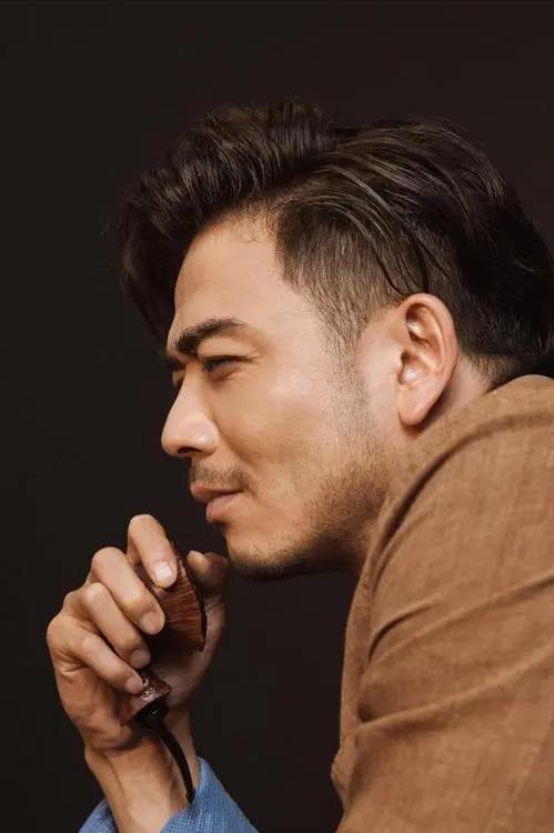 演员，杨烁，结婚前，给妻子写了一个离婚协议，所有资产都归老婆，自己净身出户，他对
