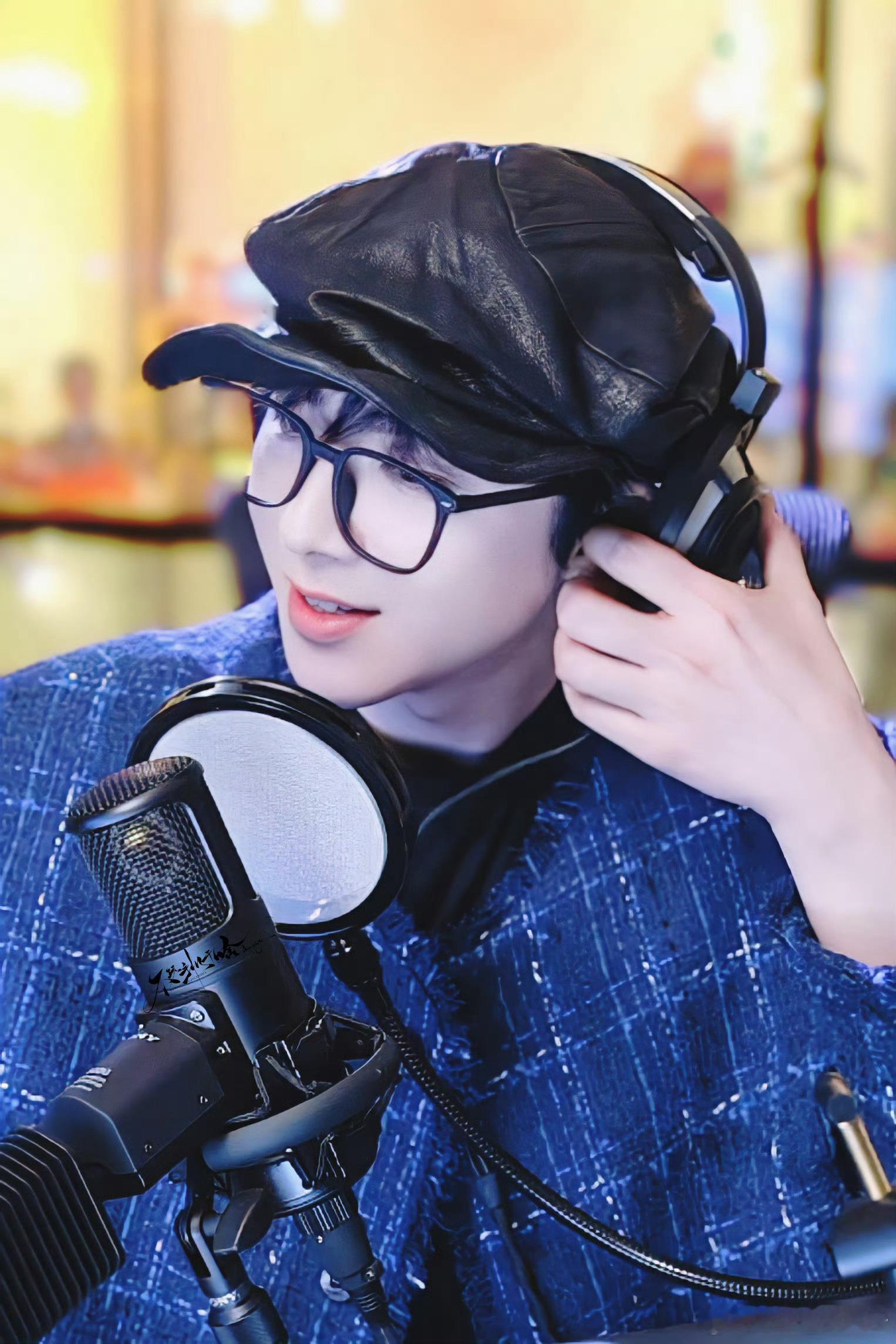 书卷一梦 | 刘宇宁直播 前晚的惊喜直播虽然因为出差正在航班上而遗憾错过，但是这