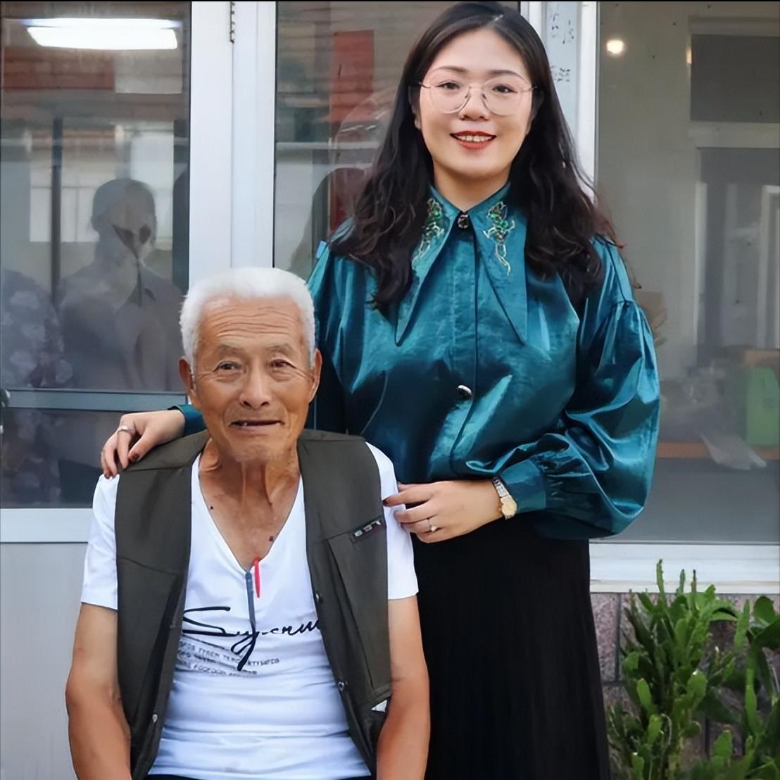 让我看哭3次！六年前，25岁山西女孩给80岁山东大爷指路，还把给了他一笔钱，没想