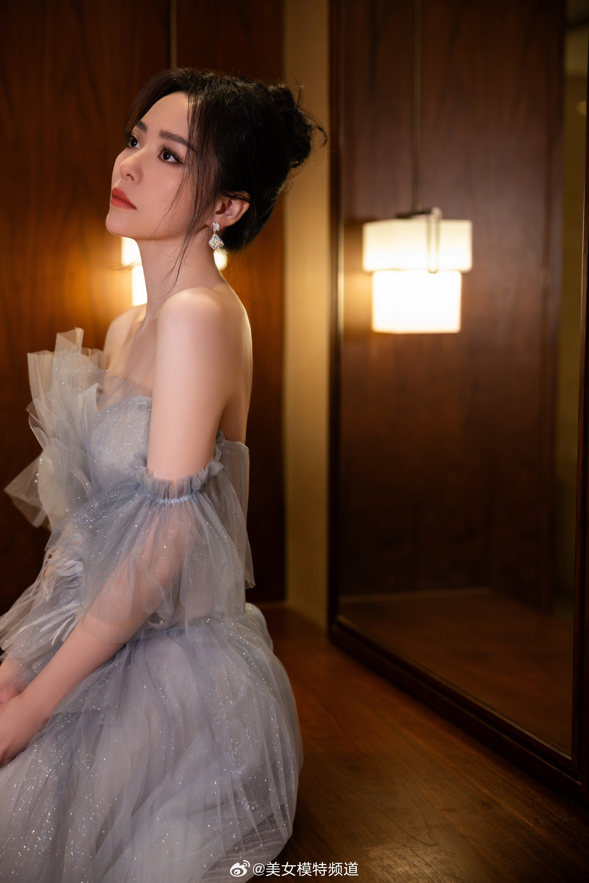 张靓颖唯美穿搭写真 