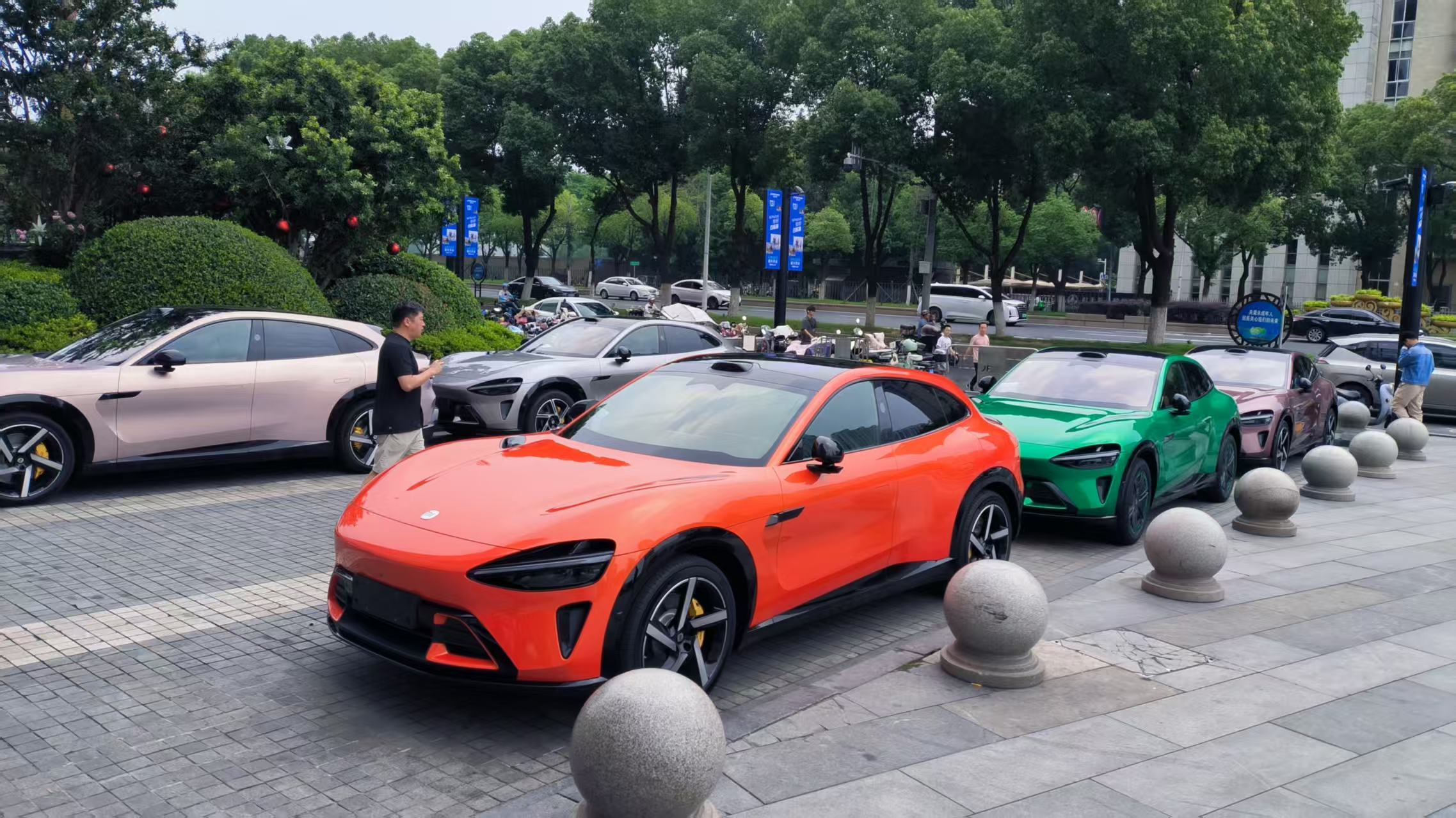 不知道你在酸什么酸，承认小米优秀很难么？所谓的友商，挖空心思拿自己的优势去比别人