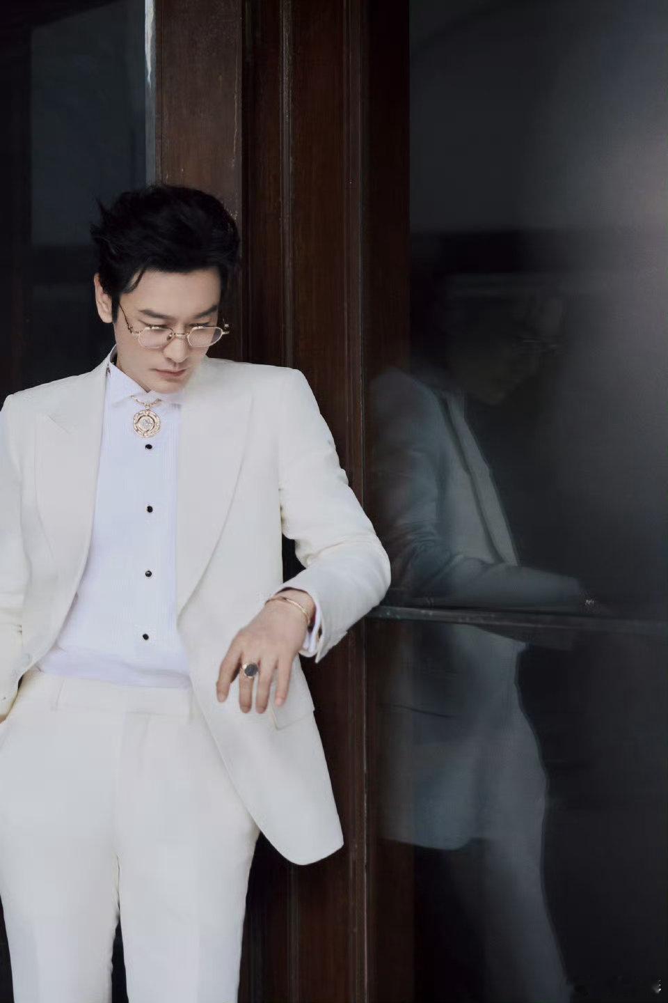 黄晓明[超话]黄晓明这一动作秒杀偶像剧被黄晓明直接塞了100欧巴黎合伙人被黄晓明