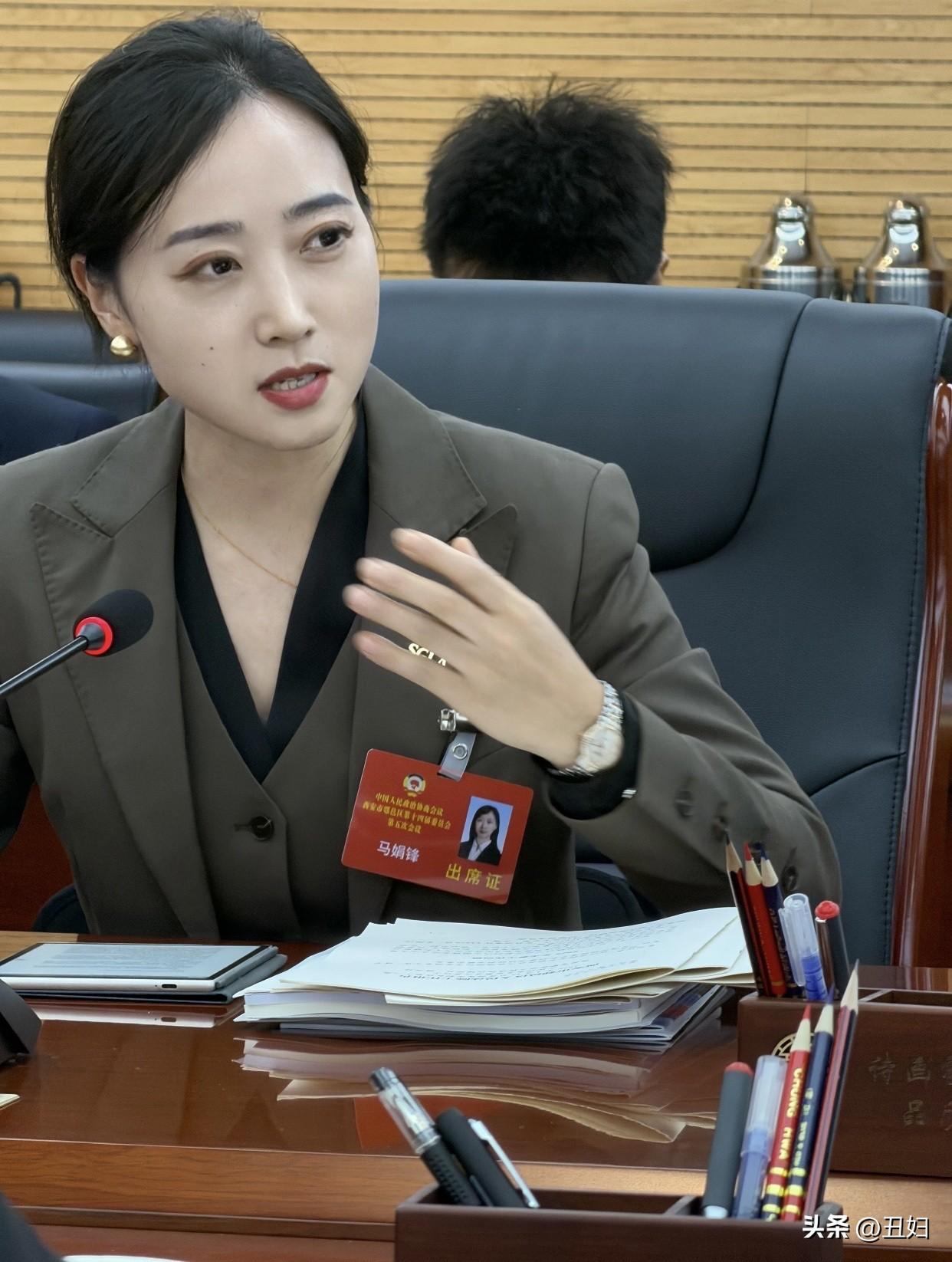 巾帼不让须眉，女代表在会议上的发言！