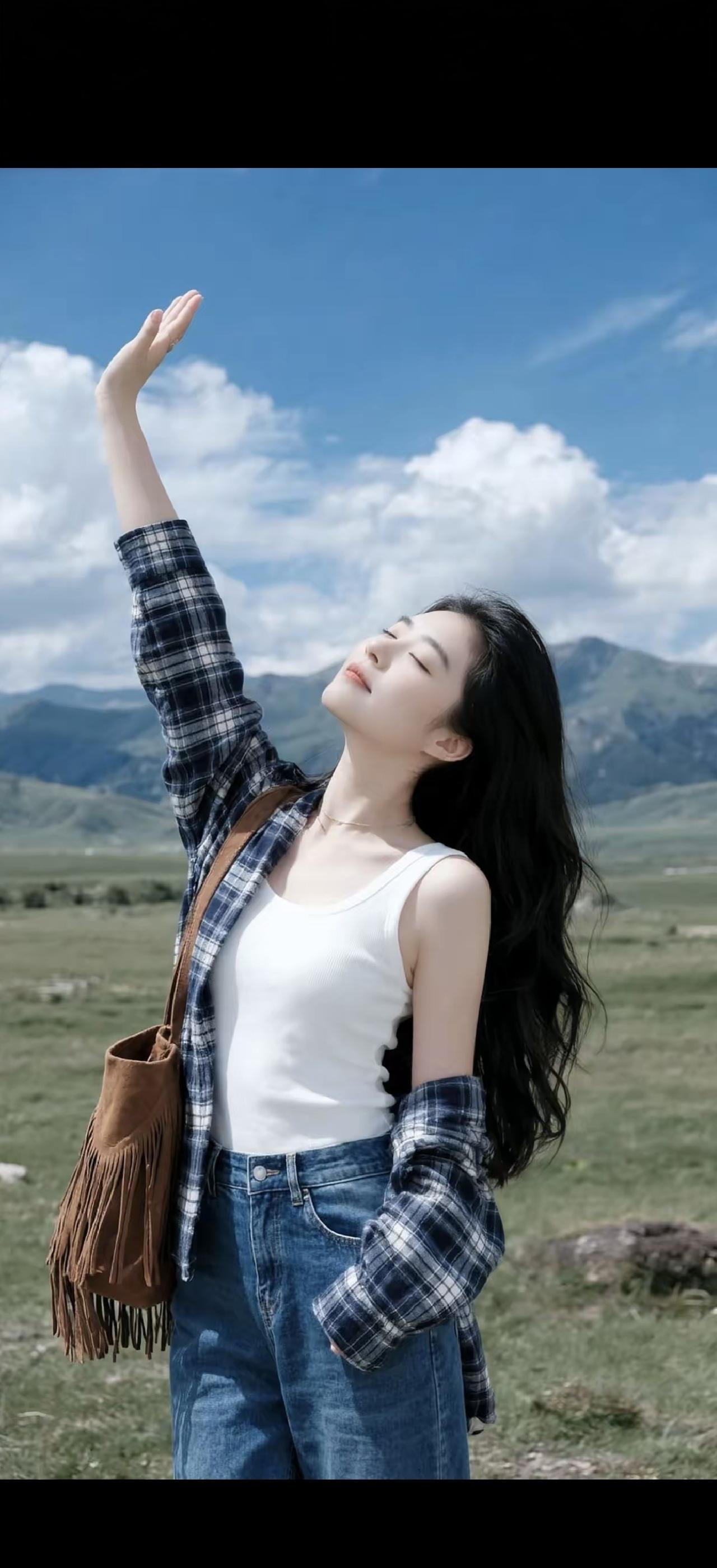 风起云涌处，自由自在心。