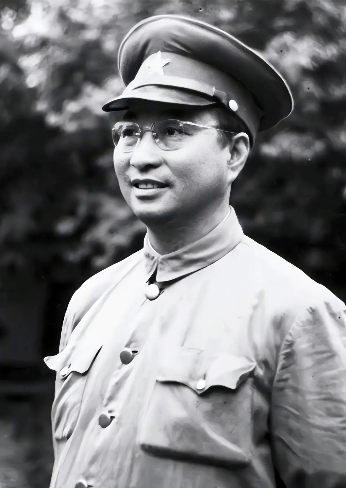 陈赓和谭政这两位开国大将，不仅是湖南湘乡的老乡，更是亲上加亲的郎舅。陈赓是谭政的