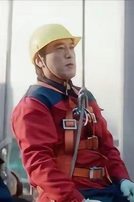我可以接受王耀庆演反派，也可以接受王耀庆演穷人，却唯独接受不了，他明明长着一张精