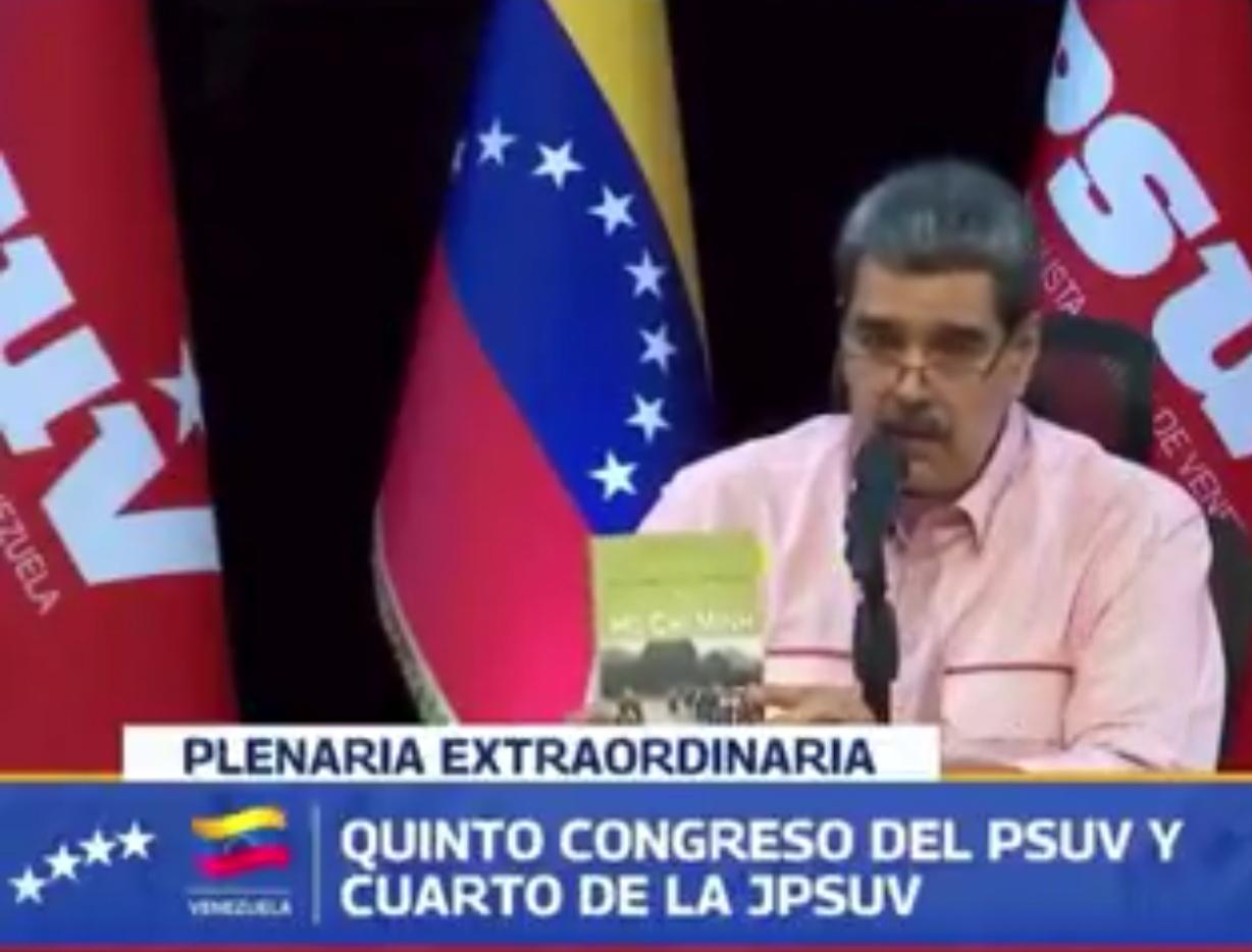 马杜罗清晰的找到了委内瑞拉的定位！

11月8日，马杜罗在发表电视讲话时，举起一