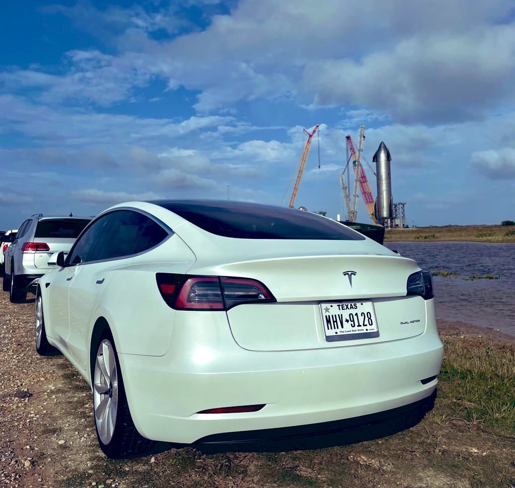 4月6日、4月7日，木头姐Cathie Wood连续两天加仓特斯拉，共买入466