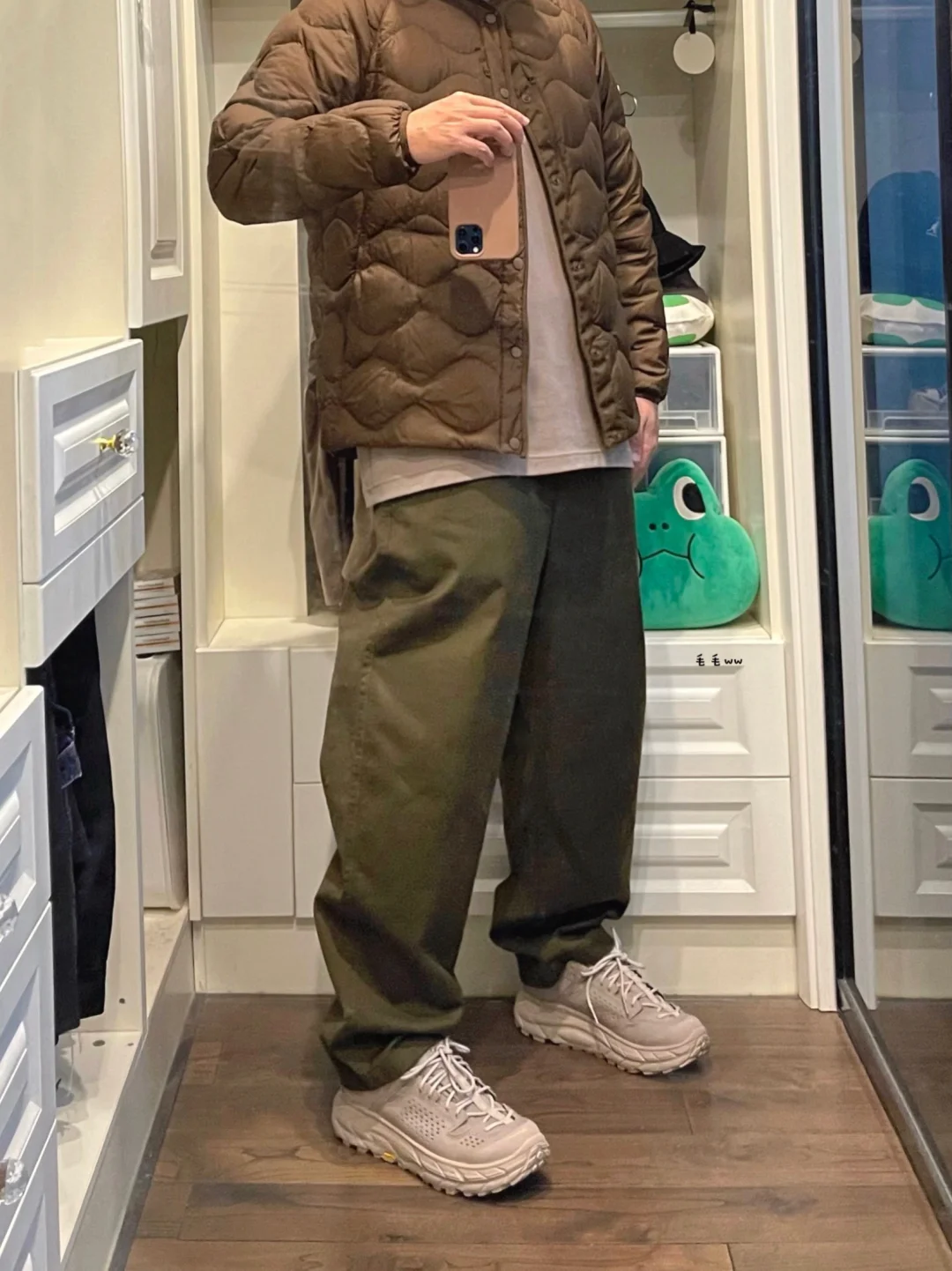 美拉德色系｜轻羽绒穿搭