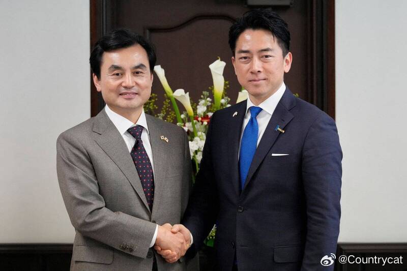 同为美国盟友 日韩讨论签署军事后勤支援协议海外新鲜事 韩国国防部长安圭伯与日本防
