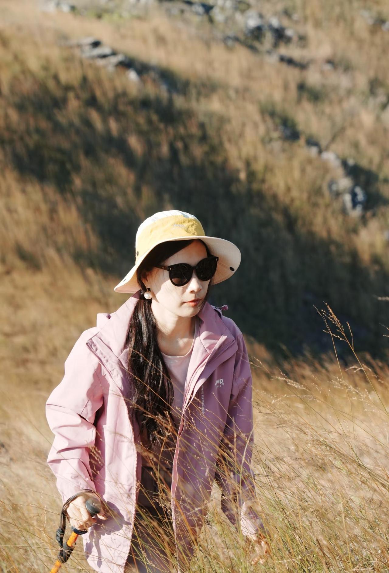 无需挤内王山人海，我在九凤山拍秋日电影照
可以发文件了
少与人纠缠多看大自然
	