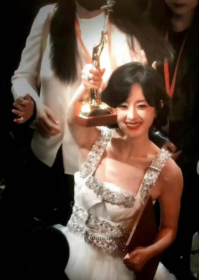 赵丽颖楚乔传城墙爆破花絮赵丽颖城墙爆破实拍冰湖重生播出来，火的反而是楚乔传🌚怎